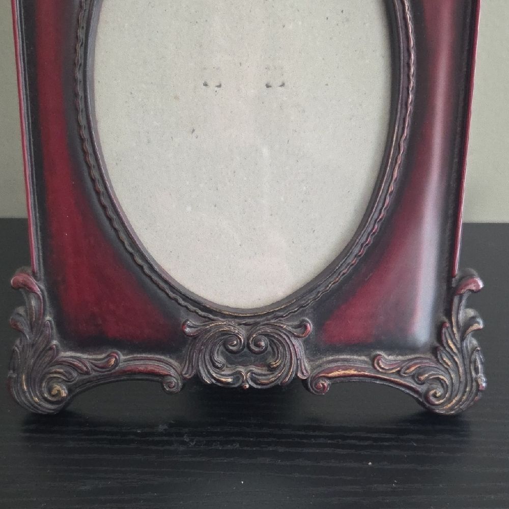 Vintage-Style Photo Frame - Picture 3 of 12